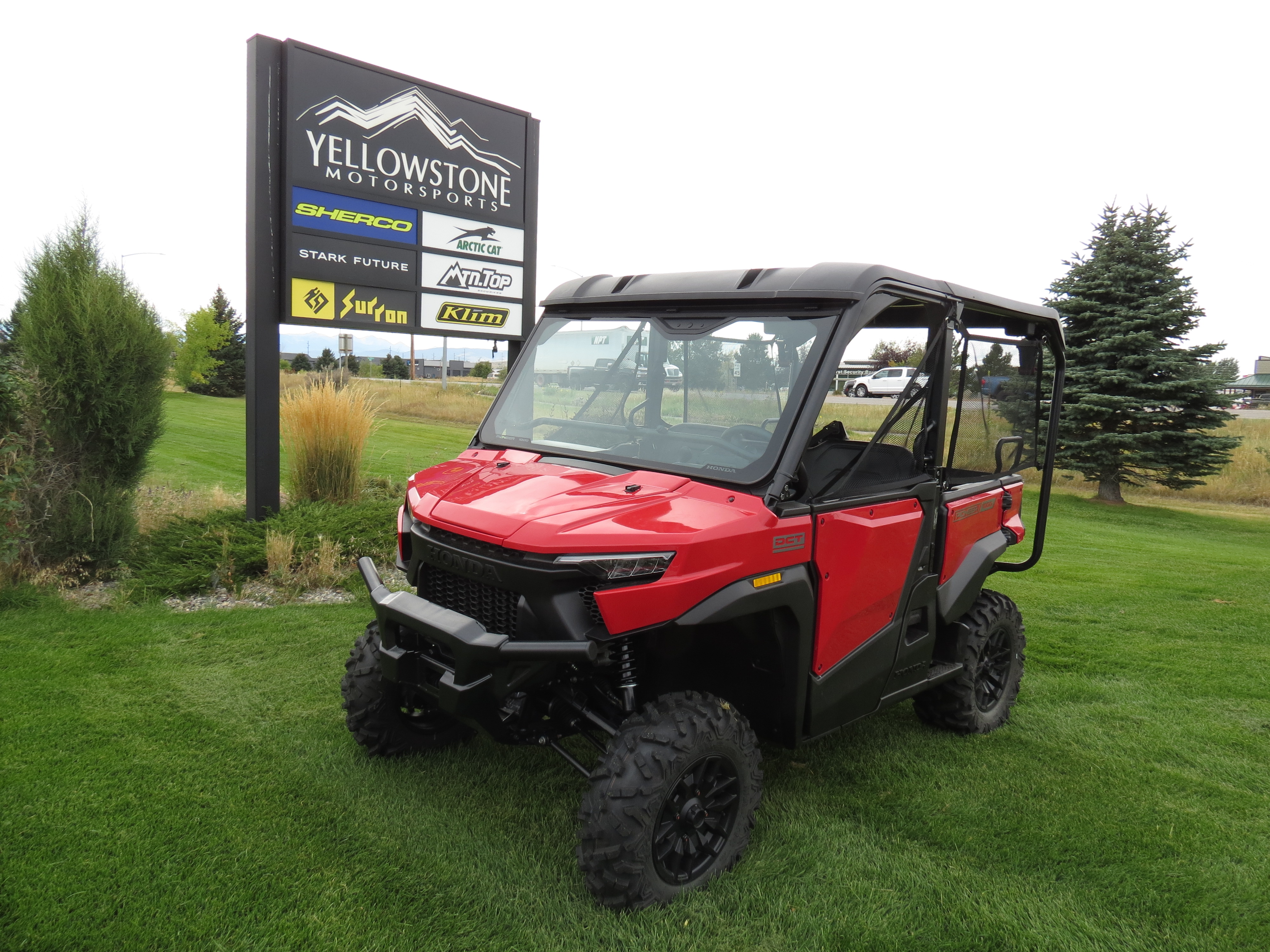 2026 Honda Pioneer 1000-5 Deluxe Hero Red